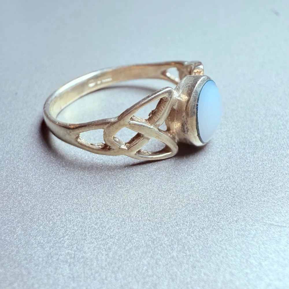 Celtic Trinity Knot .56 CT Moonstone Sterling Silver 925 Vintage Ring